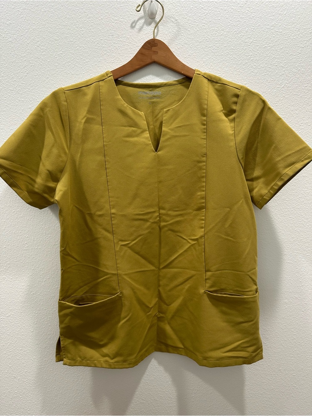 Mandala women’s scrub top pockets green yellow lime chartreuse small